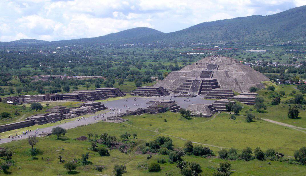 piramide de la luna 072006