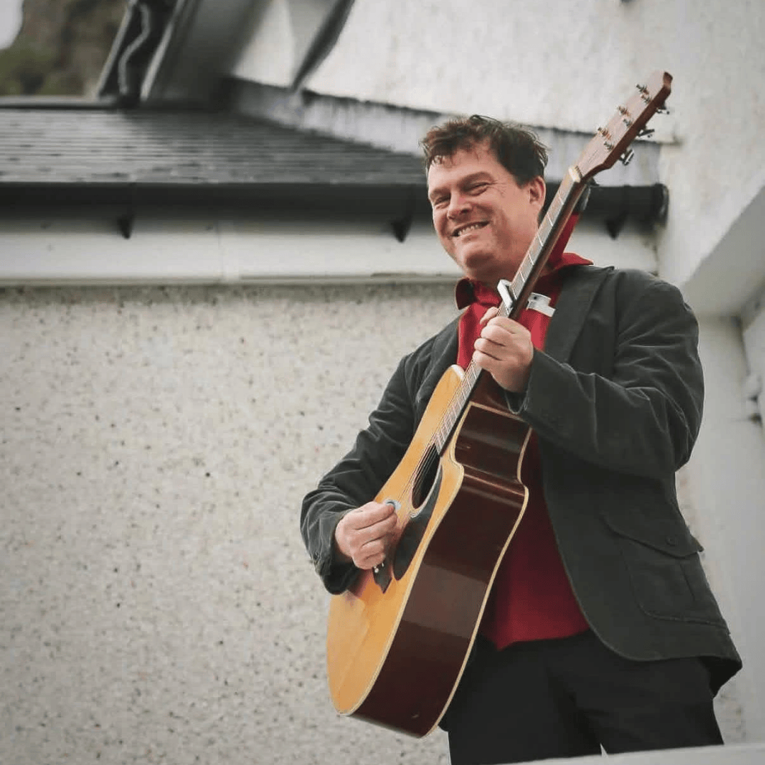 Dick Valentine (Electric Six) – Acoustic Live on The Golden Hinde